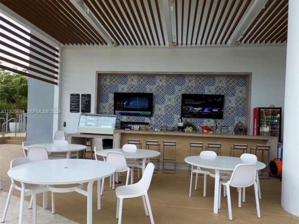 16385 Biscayne Blvd, North Miami Beach FL 33160