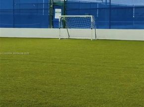 16385 Biscayne Blvd, North Miami Beach FL 33160