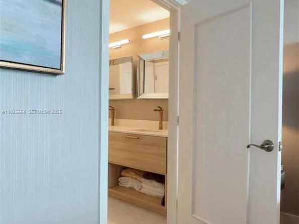 16385 Biscayne Blvd, North Miami Beach FL 33160