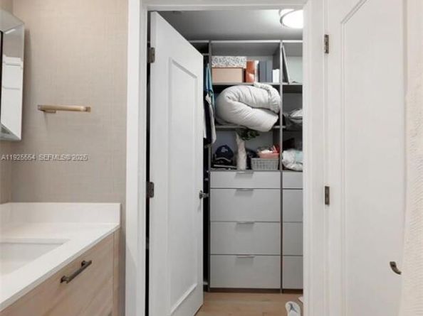 16385 Biscayne Blvd, North Miami Beach FL 33160