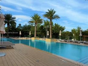 16385 Biscayne Blvd, North Miami Beach FL 33160