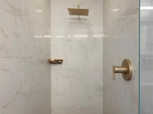 16385 Biscayne Blvd, North Miami Beach FL 33160