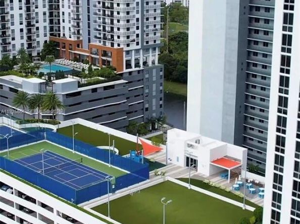 16385 Biscayne Blvd, North Miami Beach FL 33160