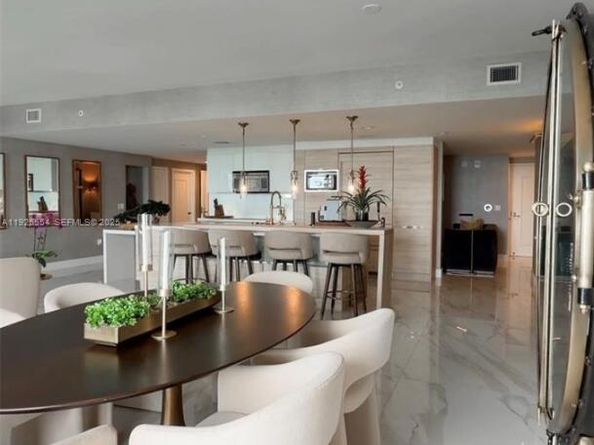 16385 Biscayne Blvd, North Miami Beach FL 33160