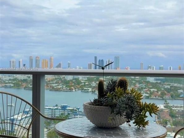 16385 Biscayne Blvd, North Miami Beach FL 33160