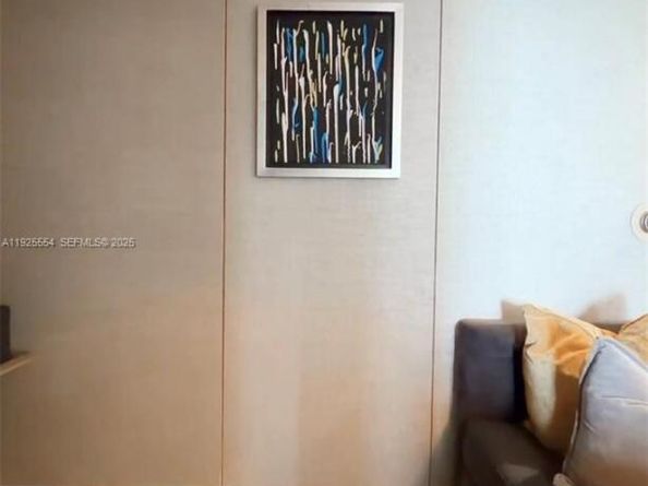 16385 Biscayne Blvd, North Miami Beach FL 33160