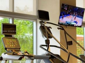 16385 Biscayne Blvd, North Miami Beach FL 33160