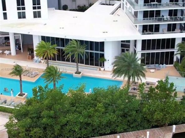 16385 Biscayne Blvd, North Miami Beach FL 33160