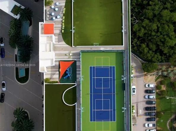 16385 Biscayne Blvd, North Miami Beach FL 33160