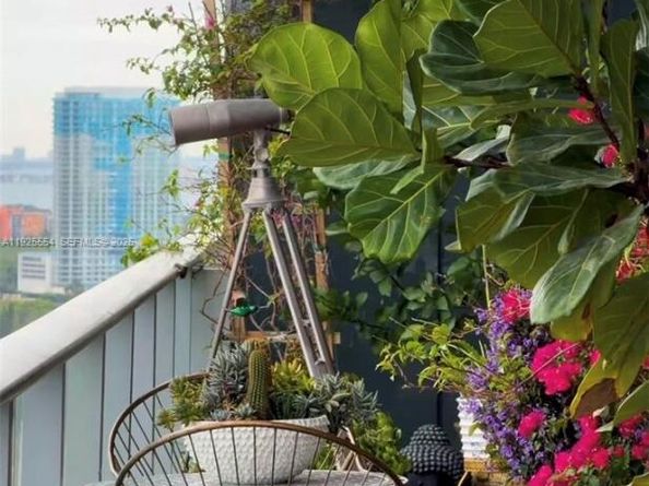 16385 Biscayne Blvd, North Miami Beach FL 33160