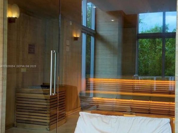 16385 Biscayne Blvd, North Miami Beach FL 33160