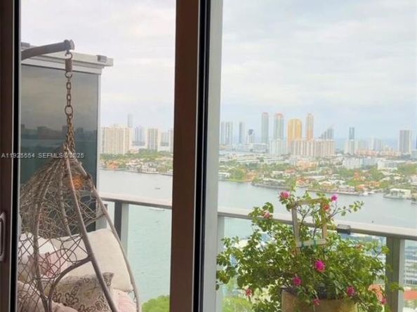 16385 Biscayne Blvd, North Miami Beach FL 33160