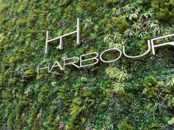 16385 Biscayne Blvd, North Miami Beach FL 33160