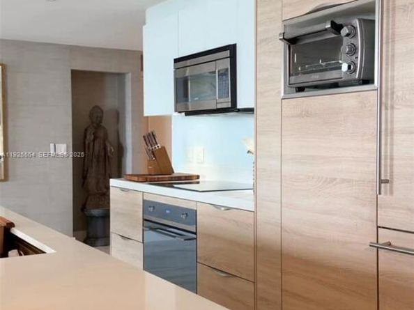 16385 Biscayne Blvd, North Miami Beach FL 33160