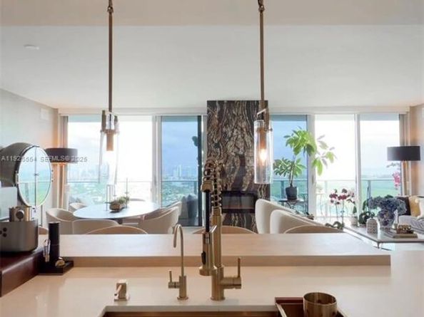 16385 Biscayne Blvd, North Miami Beach FL 33160