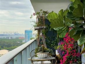 16385 Biscayne Blvd, North Miami Beach FL 33160