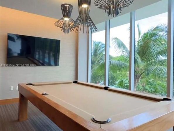 16385 Biscayne Blvd, North Miami Beach FL 33160