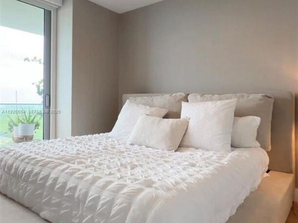 16385 Biscayne Blvd, North Miami Beach FL 33160