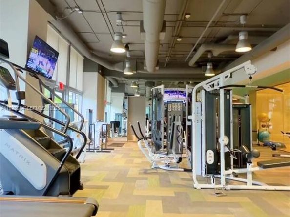 16385 Biscayne Blvd, North Miami Beach FL 33160