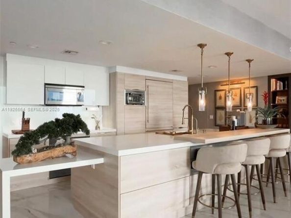 16385 Biscayne Blvd, North Miami Beach FL 33160