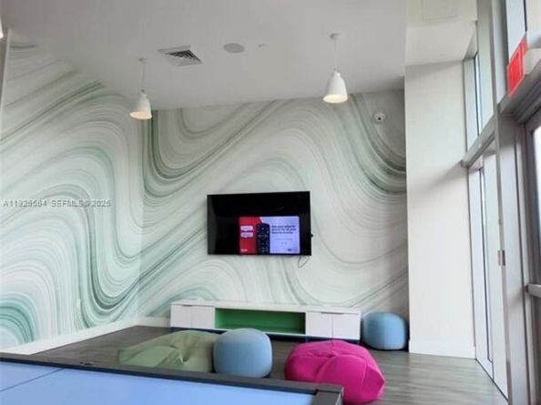 16385 Biscayne Blvd, North Miami Beach FL 33160