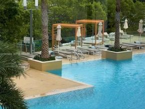 16385 Biscayne Blvd, North Miami Beach FL 33160