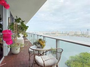 16385 Biscayne Blvd, North Miami Beach FL 33160