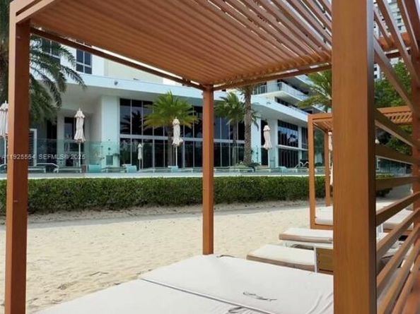 16385 Biscayne Blvd, North Miami Beach FL 33160