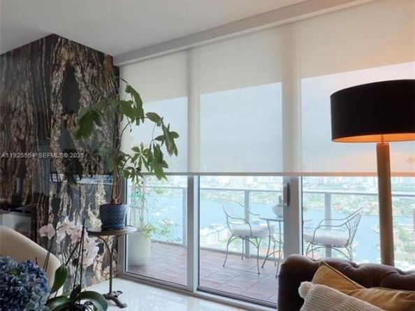 16385 Biscayne Blvd, North Miami Beach FL 33160