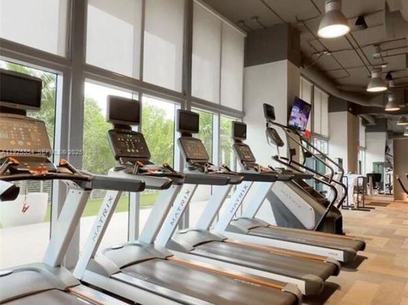 16385 Biscayne Blvd, North Miami Beach FL 33160