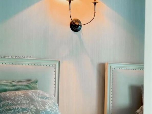 16385 Biscayne Blvd, North Miami Beach FL 33160