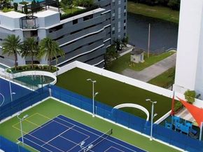 16385 Biscayne Blvd, North Miami Beach FL 33160