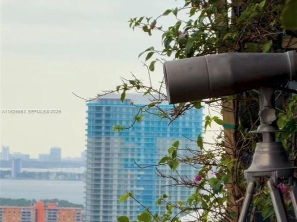 16385 Biscayne Blvd, North Miami Beach FL 33160