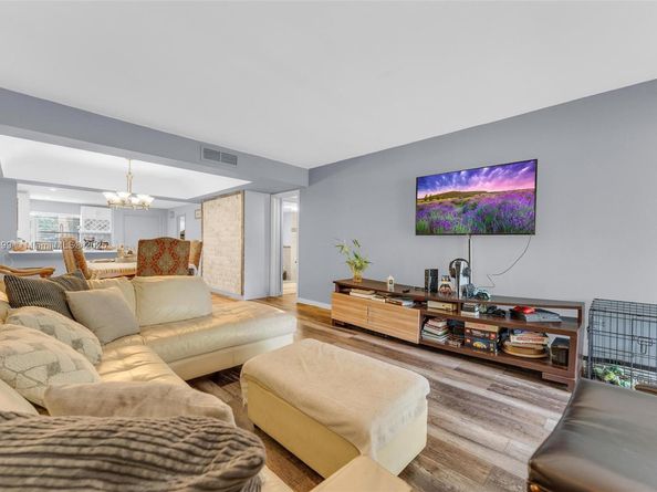 23380 Carolwood Ln 101, Boca Raton FL 33428