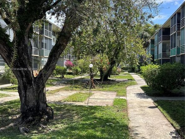 1355 NE 167th St 307, Miami FL 33162