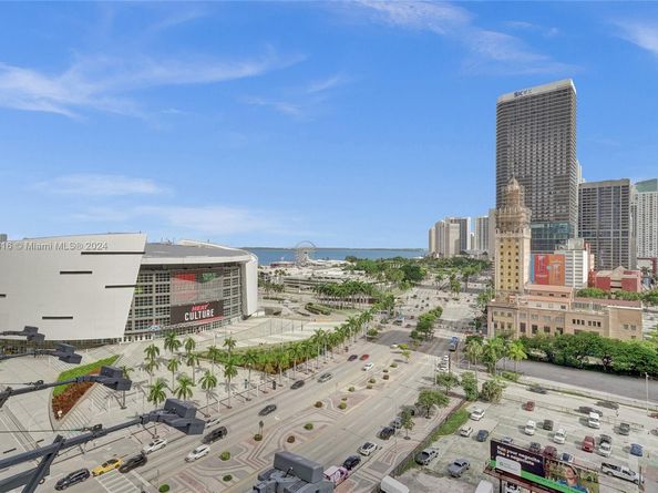 888 Biscayne Blvd 2701, Miami FL 33132