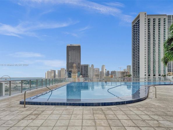 888 Biscayne Blvd 2701, Miami FL 33132