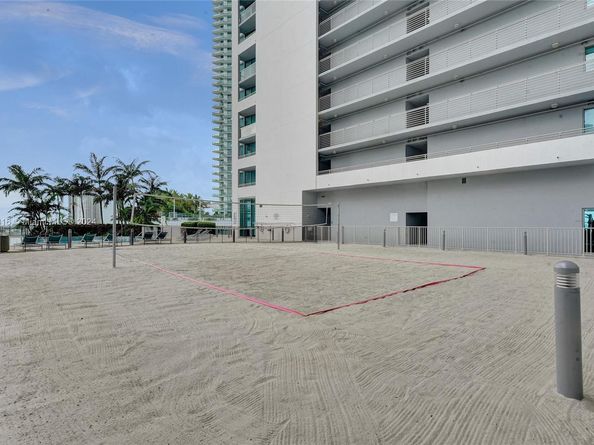 888 Biscayne Blvd 2701, Miami FL 33132