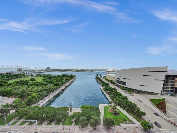 888 Biscayne Blvd 2701, Miami FL 33132