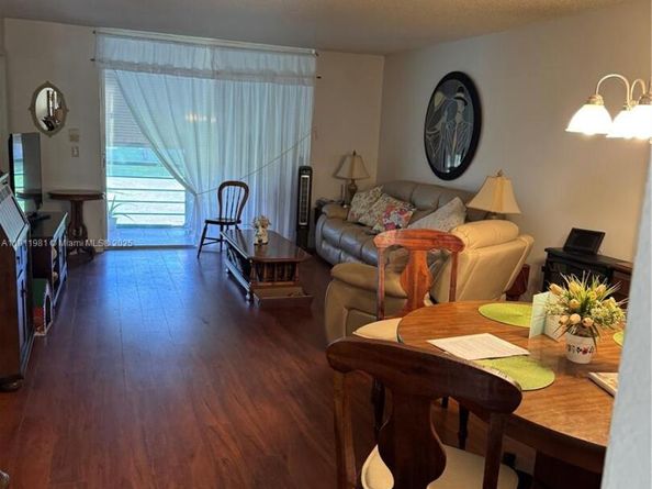 9781 Sunrise Lakes Blvd 202, Sunrise FL 33322