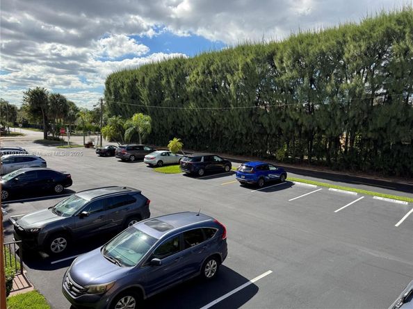 9781 Sunrise Lakes Blvd 202, Sunrise FL 33322