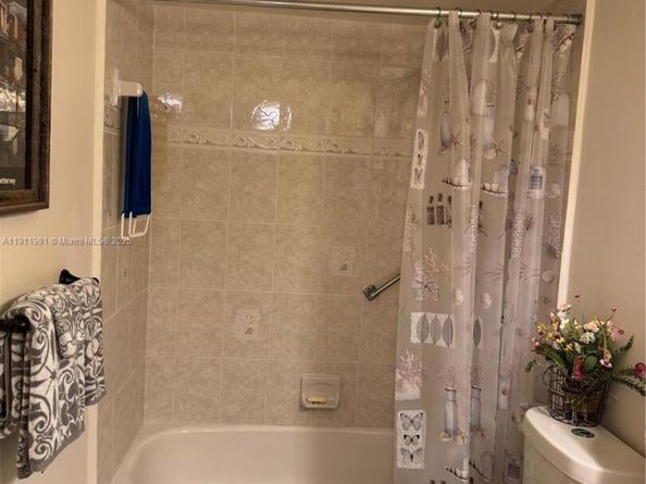 9781 Sunrise Lakes Blvd 202, Sunrise FL 33322