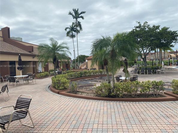 9781 Sunrise Lakes Blvd 202, Sunrise FL 33322