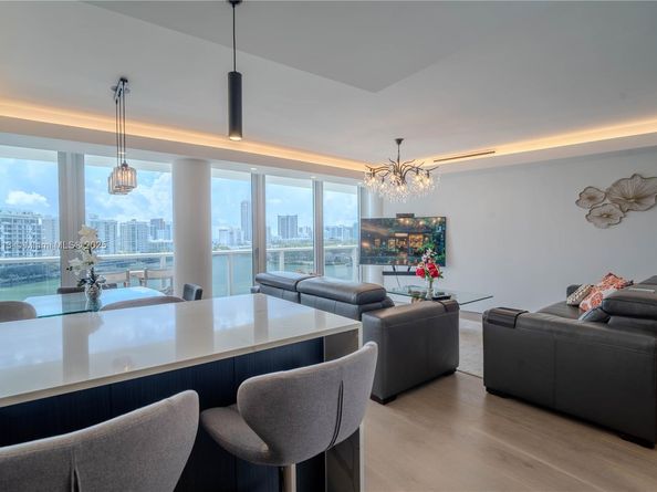 900 Bay Dr 914, Miami Beach FL 33141