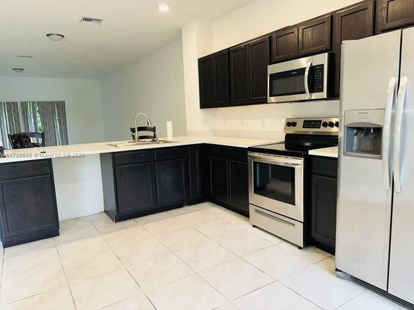 2944 NW 180th St, Miami Gardens FL 33056