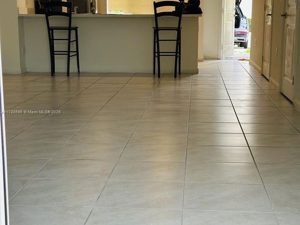 2944 NW 180th St, Miami Gardens FL 33056