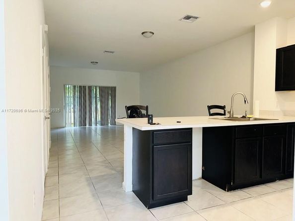 2944 NW 180th St, Miami Gardens FL 33056