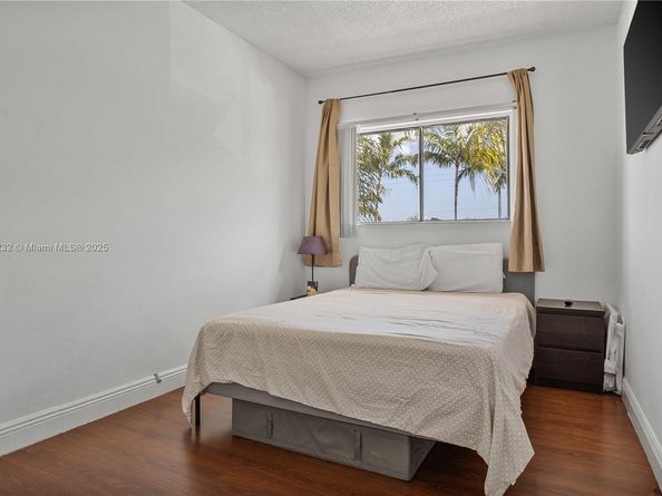4713 N Pine Island Rd, Sunrise FL 33351