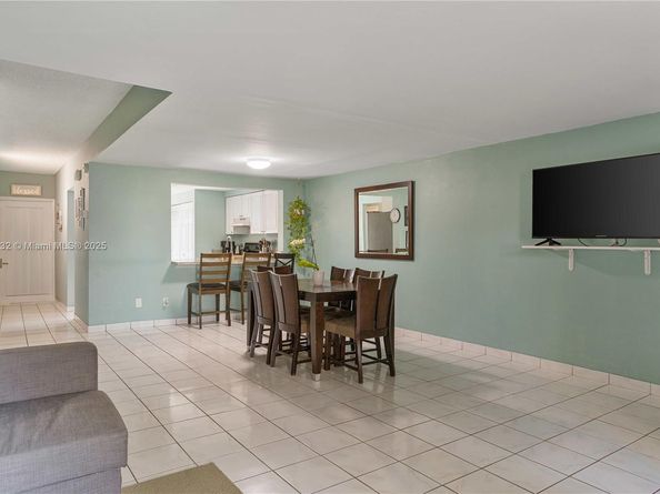 4713 N Pine Island Rd, Sunrise FL 33351