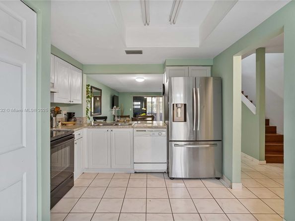 4713 N Pine Island Rd, Sunrise FL 33351